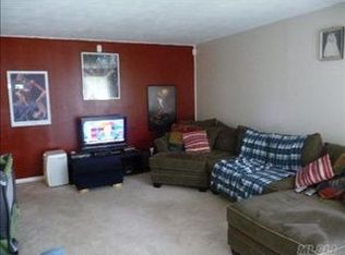 60 Fairview Cir, Middle Island, NY 11953