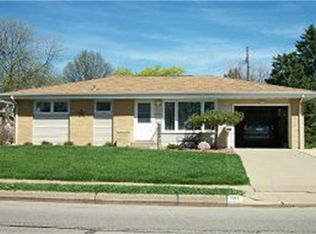 1595 Kane St, Dubuque, IA 52001