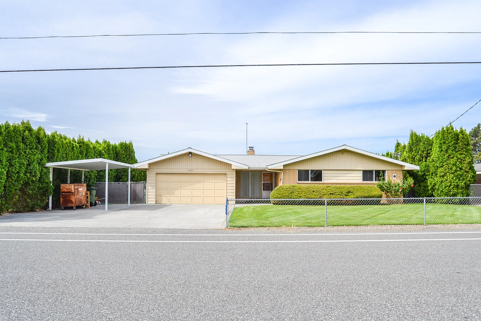 10724 W Court St photo 1