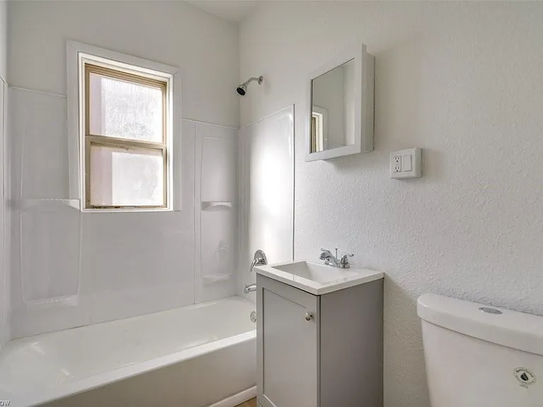 2848 S Moreland Blvd #10 — Photo 10