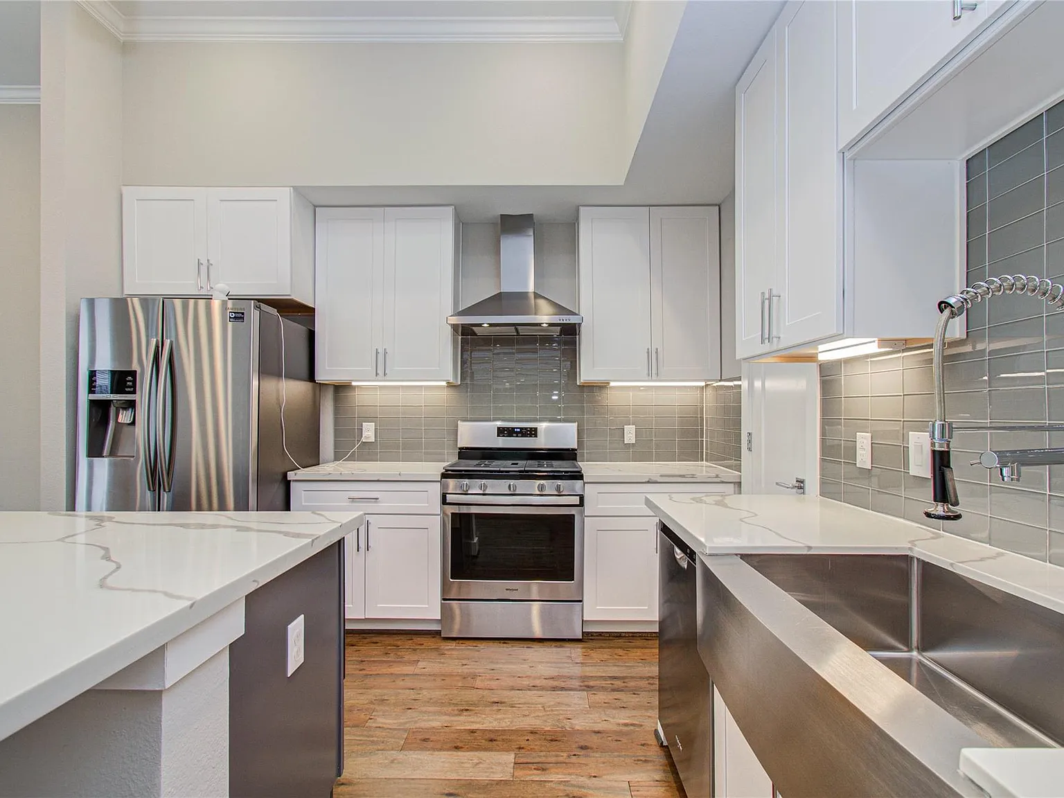 3 bed, 2.5 bath, 1806 sqft, $2,600 — Photo 3