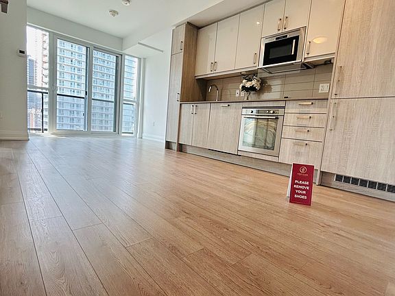 3rd image of 77 Mutual St #1806