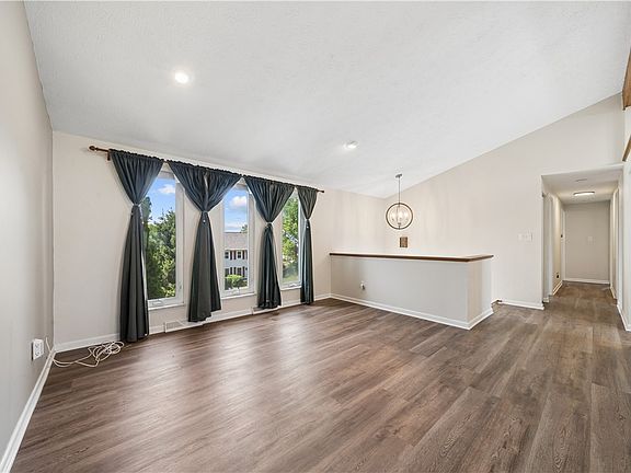5th image of 304 S Highlander Heights Dr