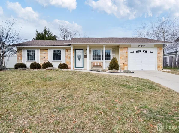45 10th Ave, Monroe Township, NJ 08831