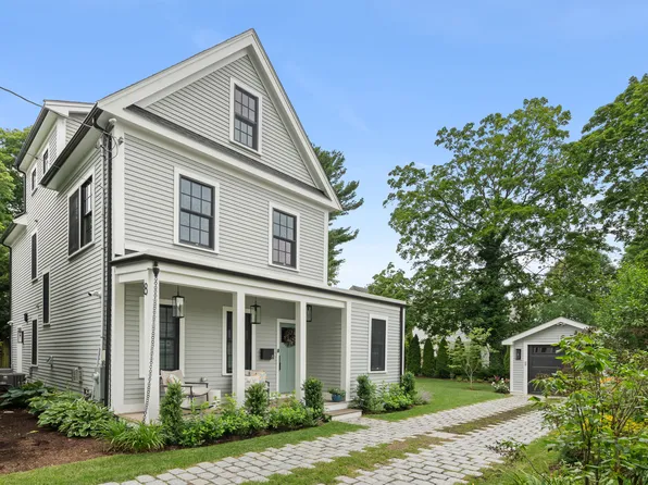 8 Bates Ct, Dedham, MA 02026