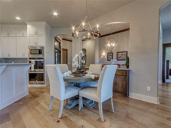 5th image of 3016 Warwick Pl