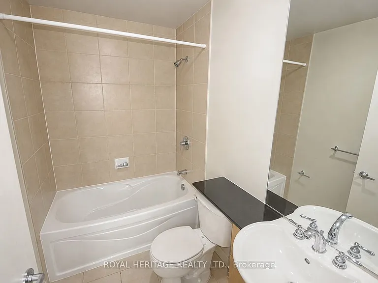 373 Front St W #102 — Photo 3