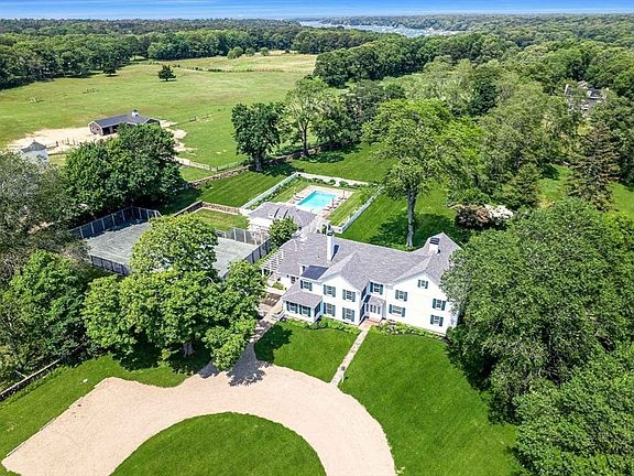 3rd image of 31 Lamberts Cove Rd