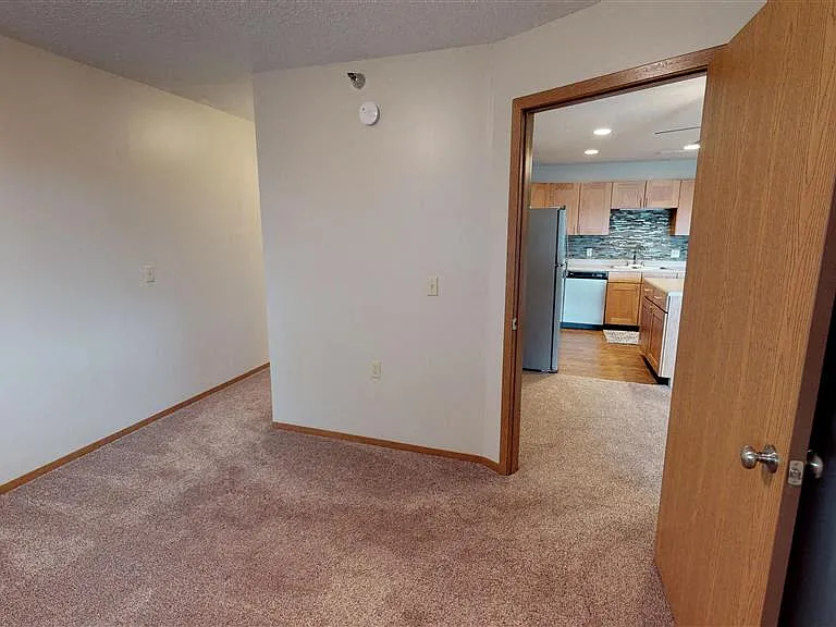 Oxbow Park Apartments — Photo 38