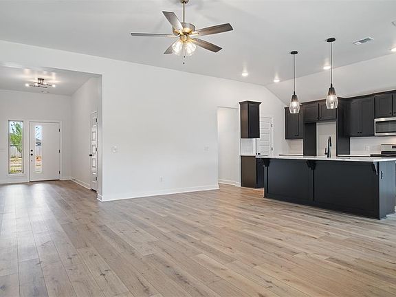4th image of 616 Caladium Dr