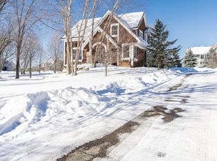 336 Lindsay Rd, Hudson, WI 54016