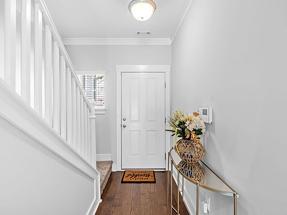 5th image of 765 Elmbrook Dr