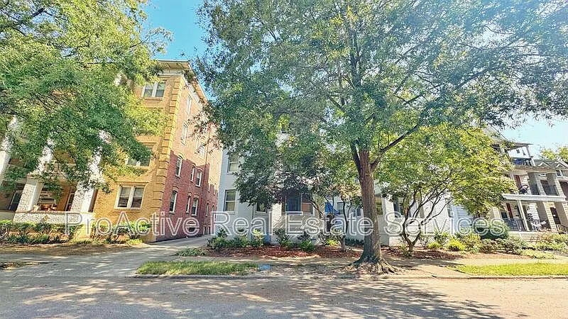 2 bed, 1.0 bath, 1029 sqft, $1,600 — Photo 3
