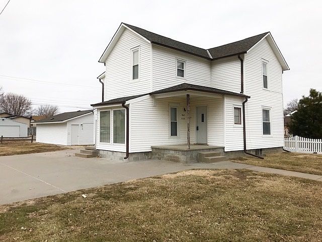 1st image of 902 Avenue C