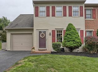703 Fieldstone Ln, Elizabethtown, PA 17022