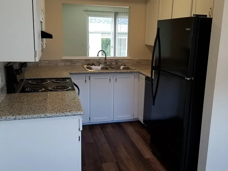 Park Townhomes — Photo 7