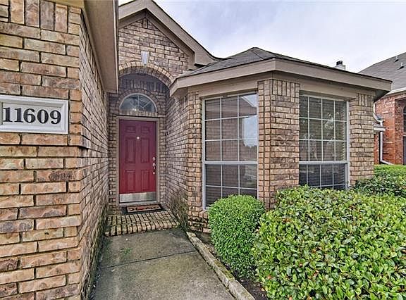 3rd image of 11609 Wild Pear Ln