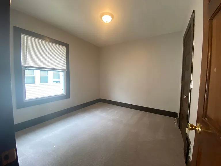 3019 N Maryland Ave — Photo 11