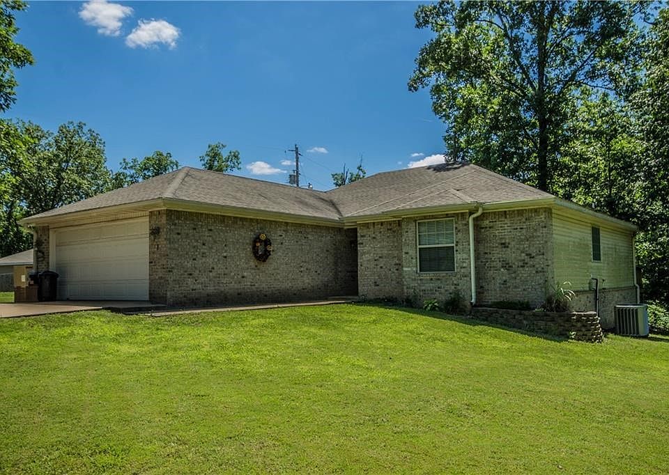 1st image of 1 Barton Ln
