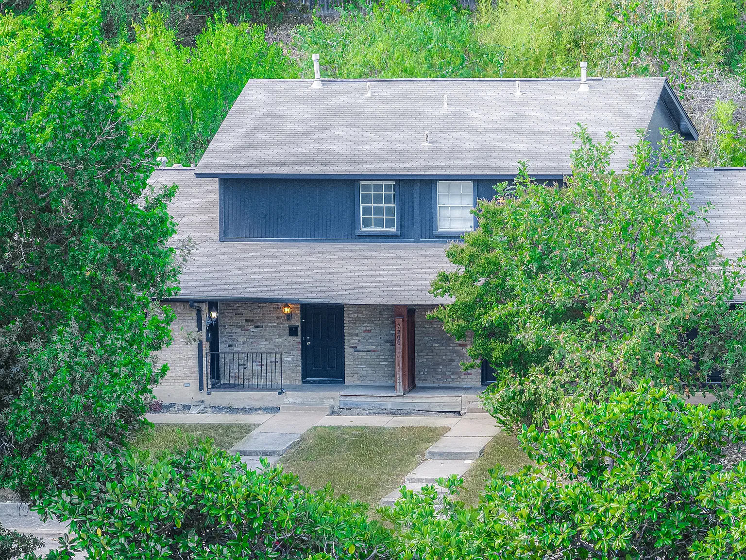 7200 Creekside Dr — Photo 2