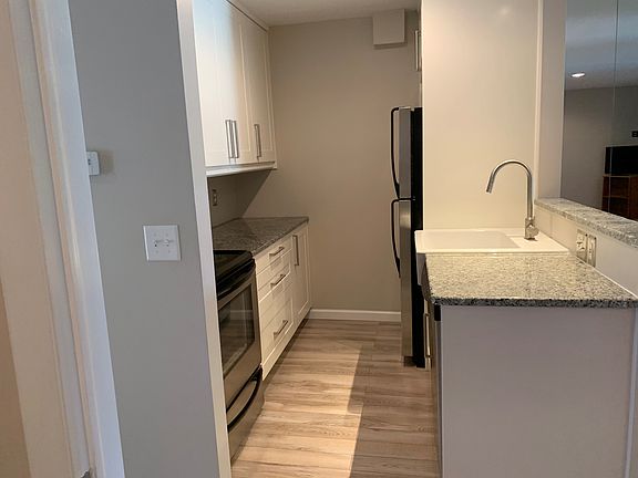 4th image of 16434 Clarkson Dr