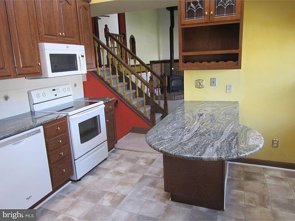 2nd image of 221 Oakfield Dr