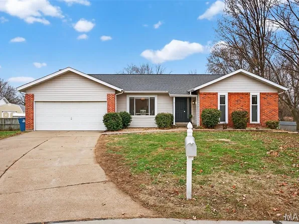 4 Sunnydays Ct, Saint Charles, MO 63303