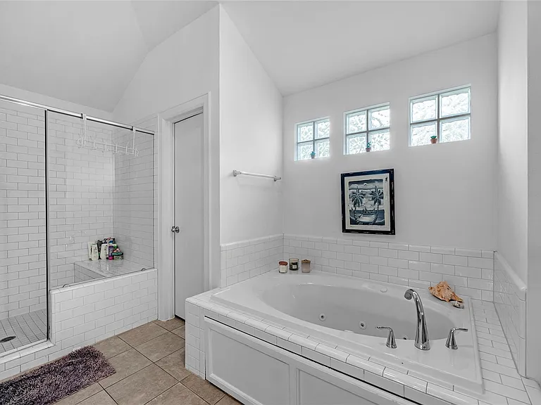 823 E 36th St — Photo 15