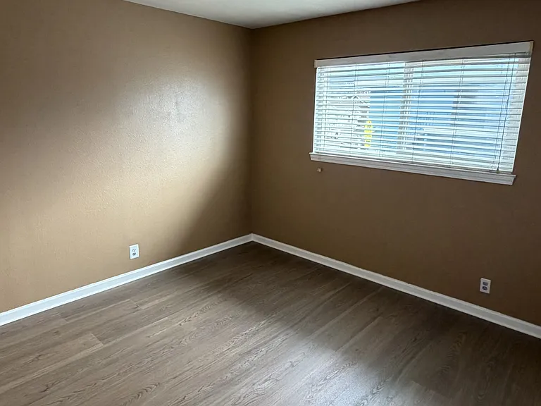 6201-6205 Bromley Ave #2 — Photo 9