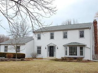 11208 N Prairie View Ln, Mequon, WI 53092