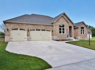 415 W Sandhurst Dr, Valparaiso, IN