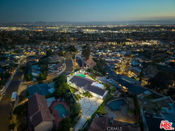 8471 Vine Valley Dr, Sun Valley, CA 91352