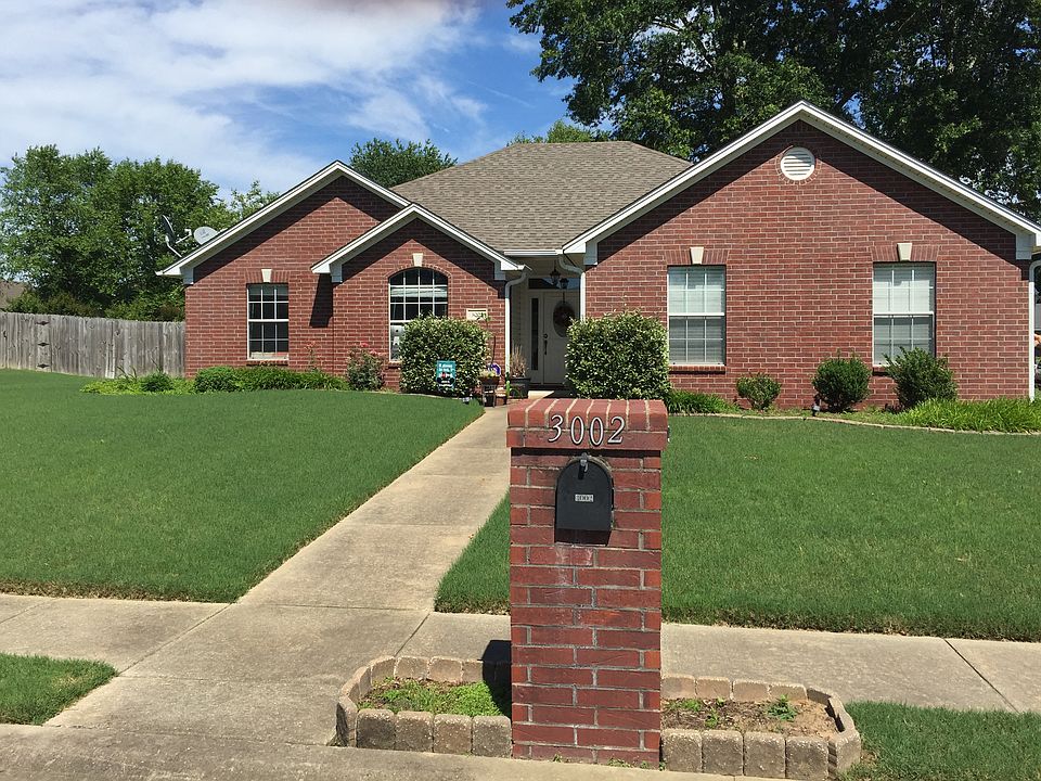 1st image of 3002 Greenfield Dr