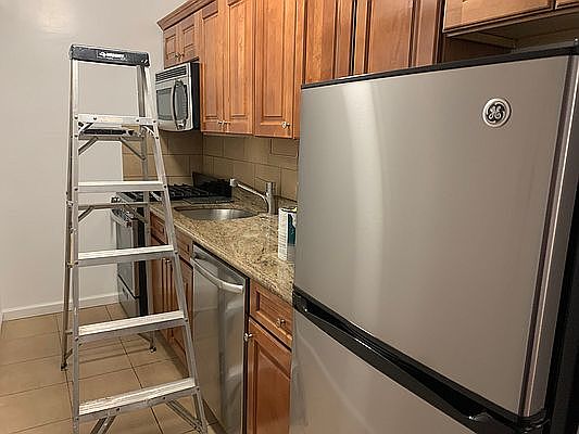 5th image of 425 E 81st St #1C