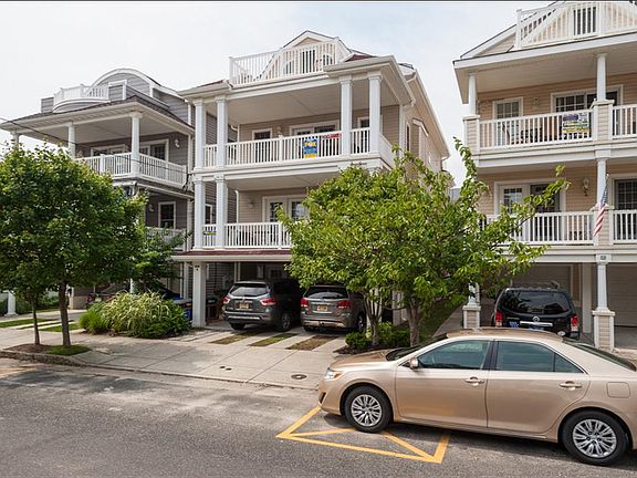 2nd image of 830 Pennlyn Pl Unit B