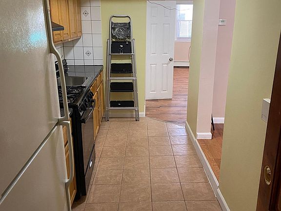 4th image of 1042 E 217th St #1