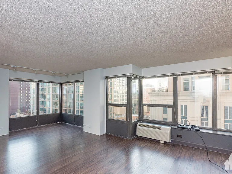 30 E Huron St #904 — Photo 2