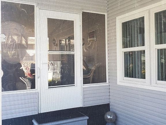 3rd image of 814 Homefolks St