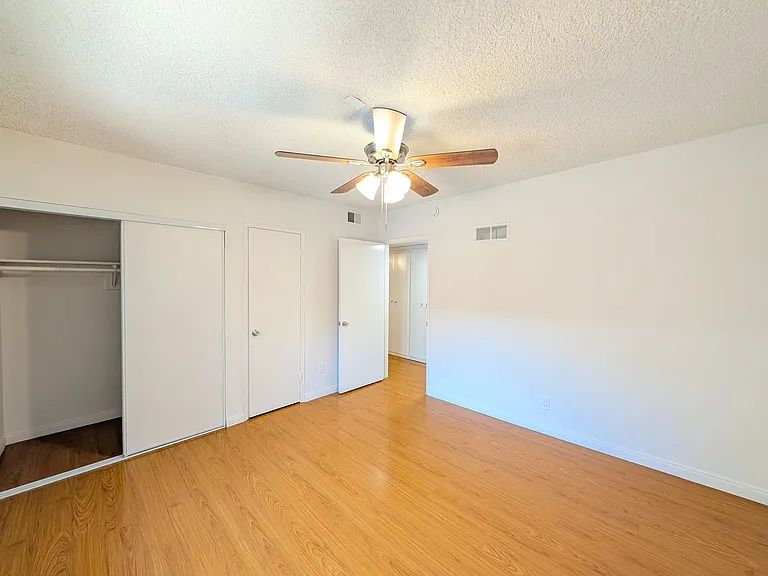 Dickens Garden Apartments — Photo 22
