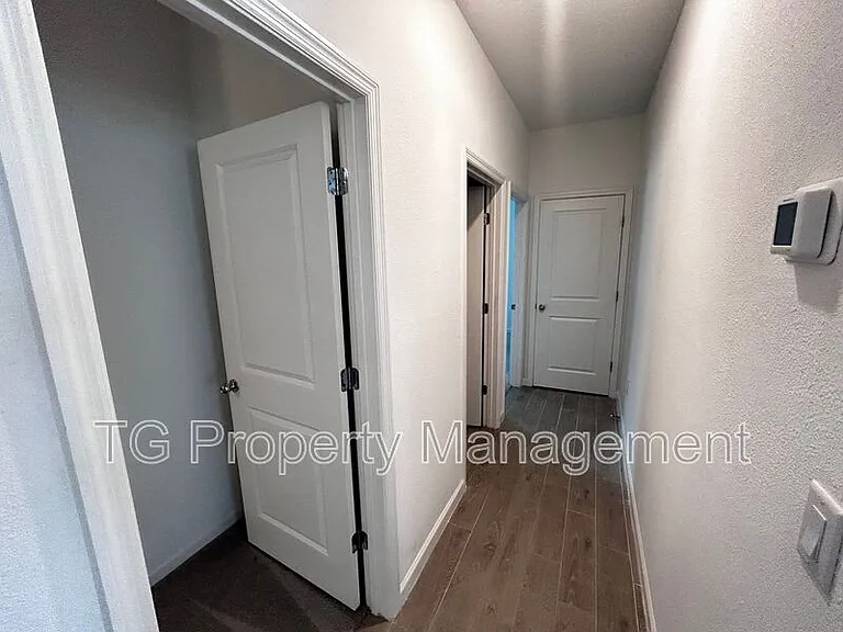 23 Lake Sinclair St — Photo 20