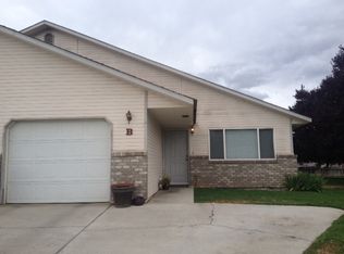 1255 Westbrook Loop #B, Yakima, WA 98908