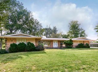 14001 Agusta Dr, Chesterfield, MO 63017