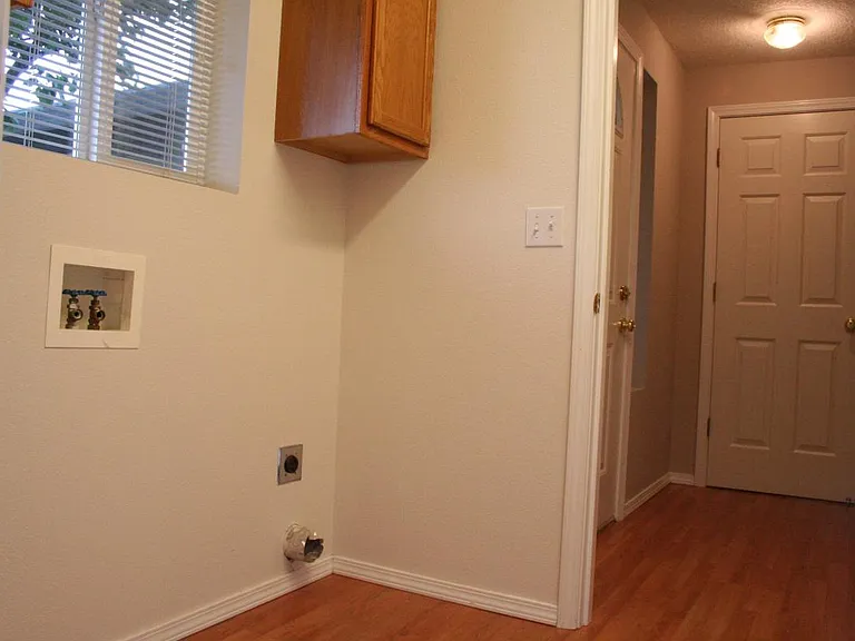 375 W 8th St — Photo 14