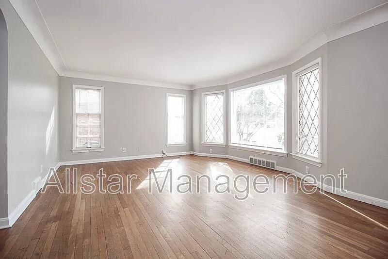 3 bed, 2.0 bath, 1751 sqft, $1,900 — Photo 4