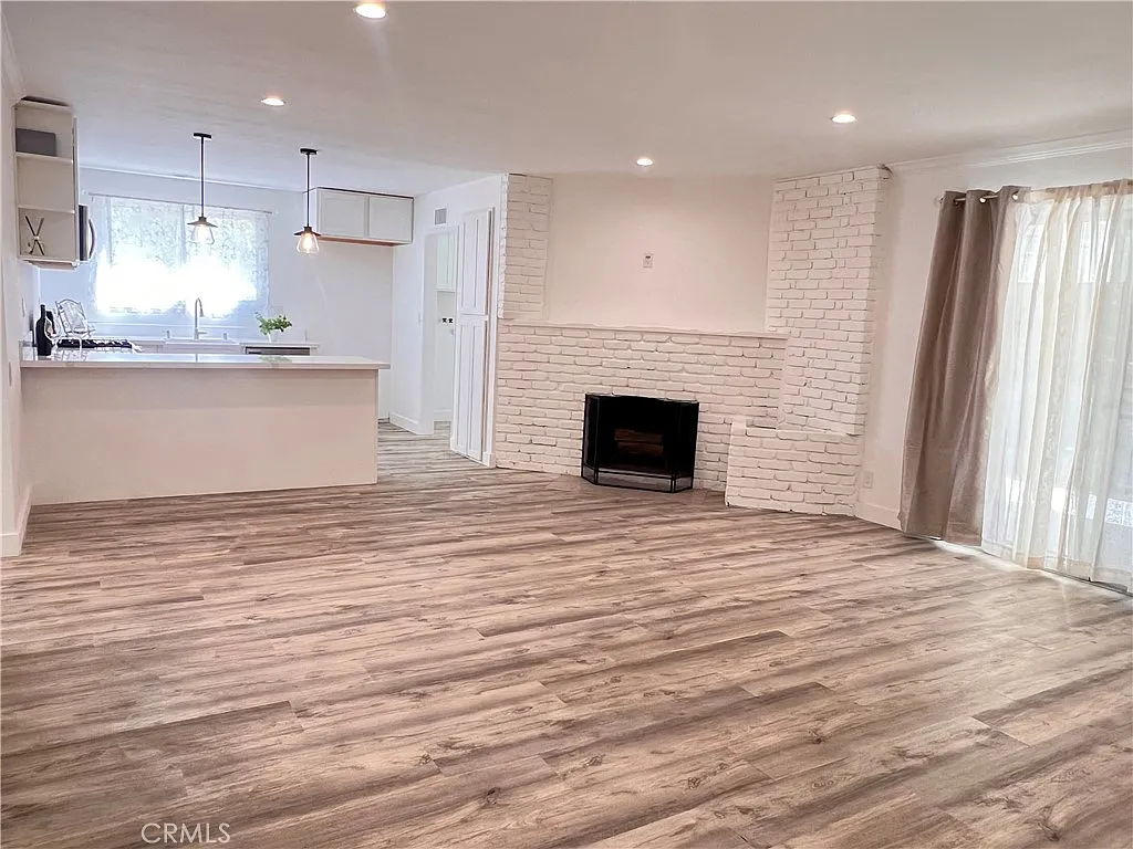 3 bed, 1570 sqft, $4,800 — Photo 2
