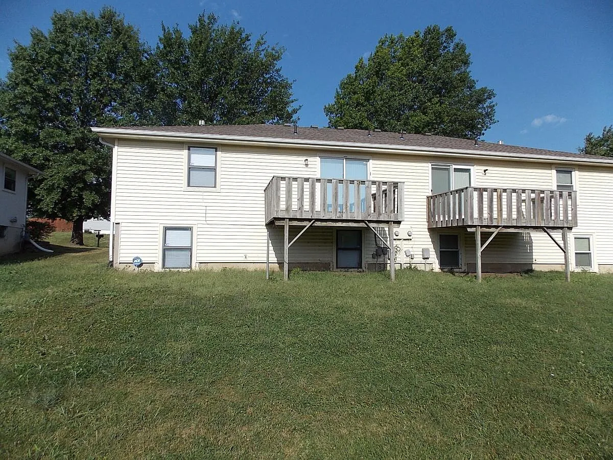 13015 Smalley Avenue — Photo 4