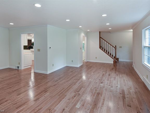 5th image of 5880 Briarhill Dr