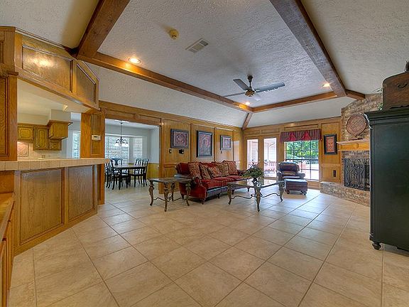 4th image of 12 Village Hill Dr