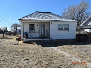 300 N Main St, Gage, OK 73843