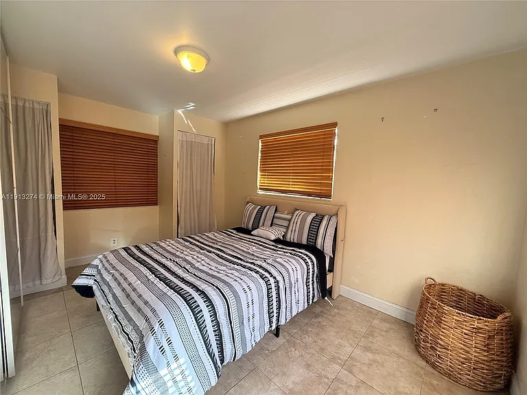 2435 Wilson St — Photo 10